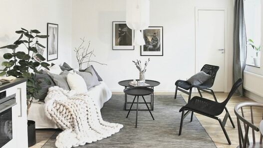 Living Room Wallpaper Trends for Family Spaces