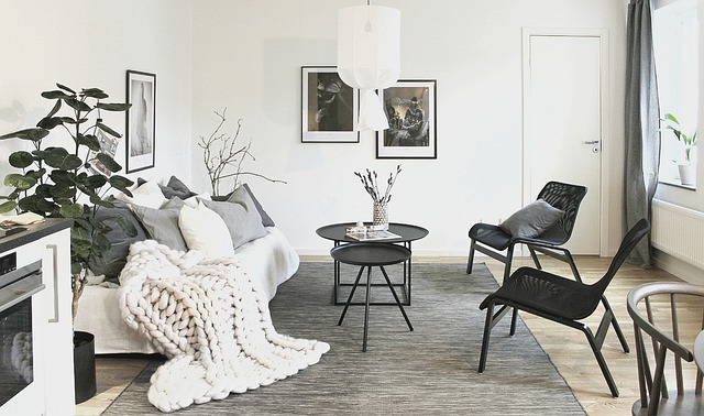 Living Room Wallpaper Trends for Family Spaces